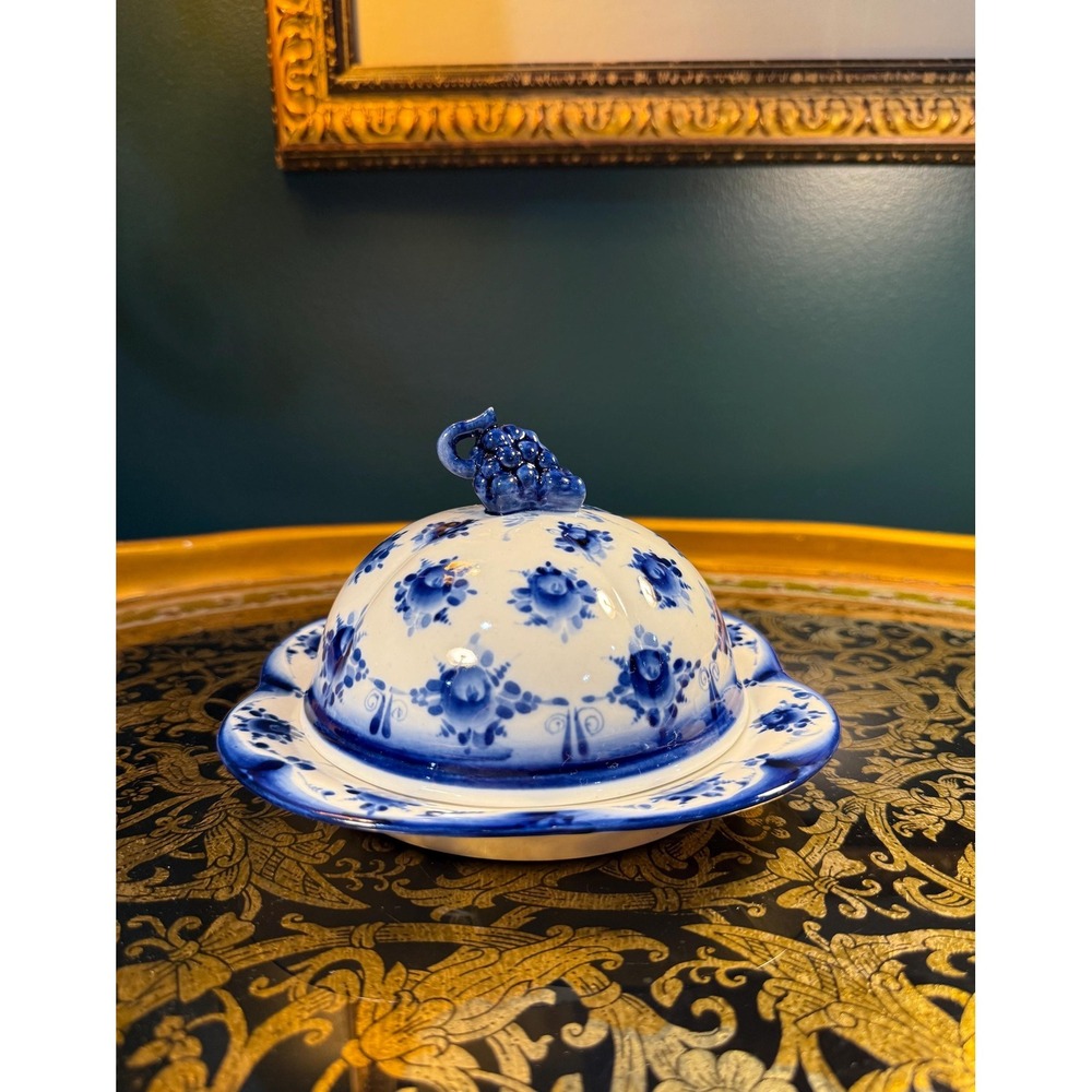 Vintage Gzhel Blue White Porcelain Butter or Cheese Dish with Grape Finial